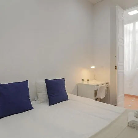 C67 - Shiny 6 Bedrooms In Plaza De La Merced 말라가